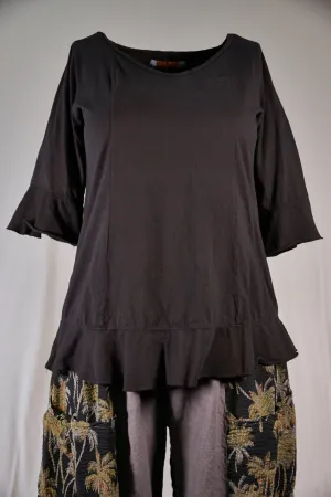 1562 Flounce Tee Black-U