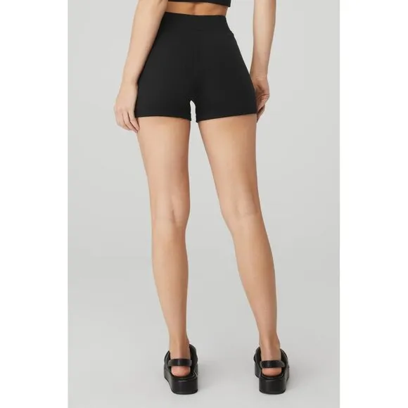 ALO Yoga Goddess Ribbed High-Waist Hot Shorts in Black