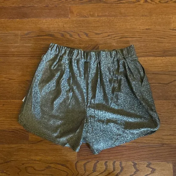 bishoop   young show stoppoer metalic shorts gold