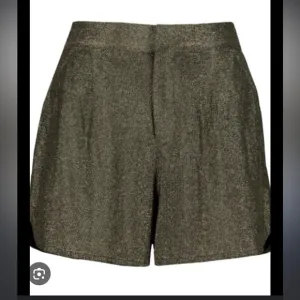 bishoop   young show stoppoer metalic shorts gold