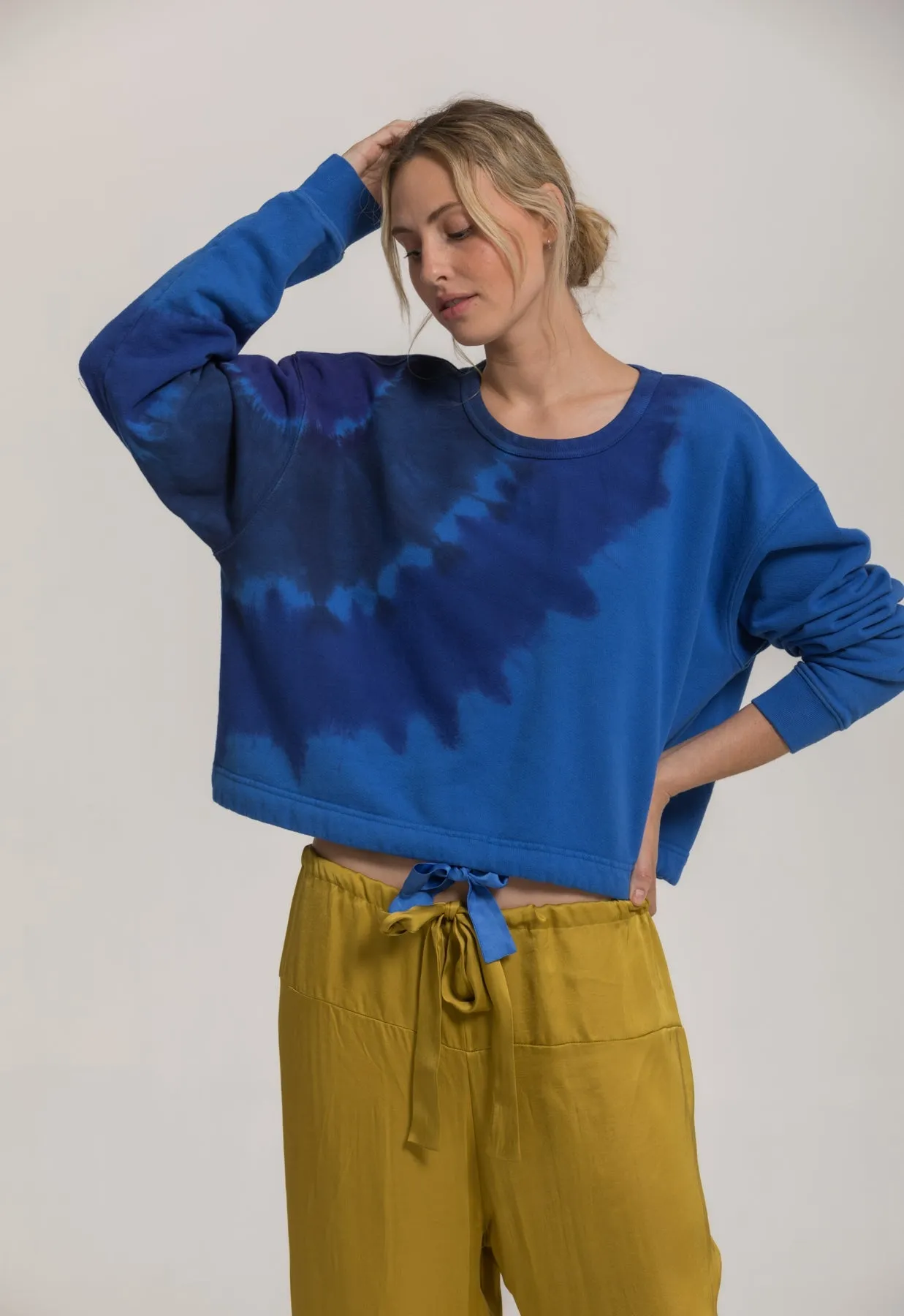 BON SWEATSHIRT- MACAW TIE DYE PRINT