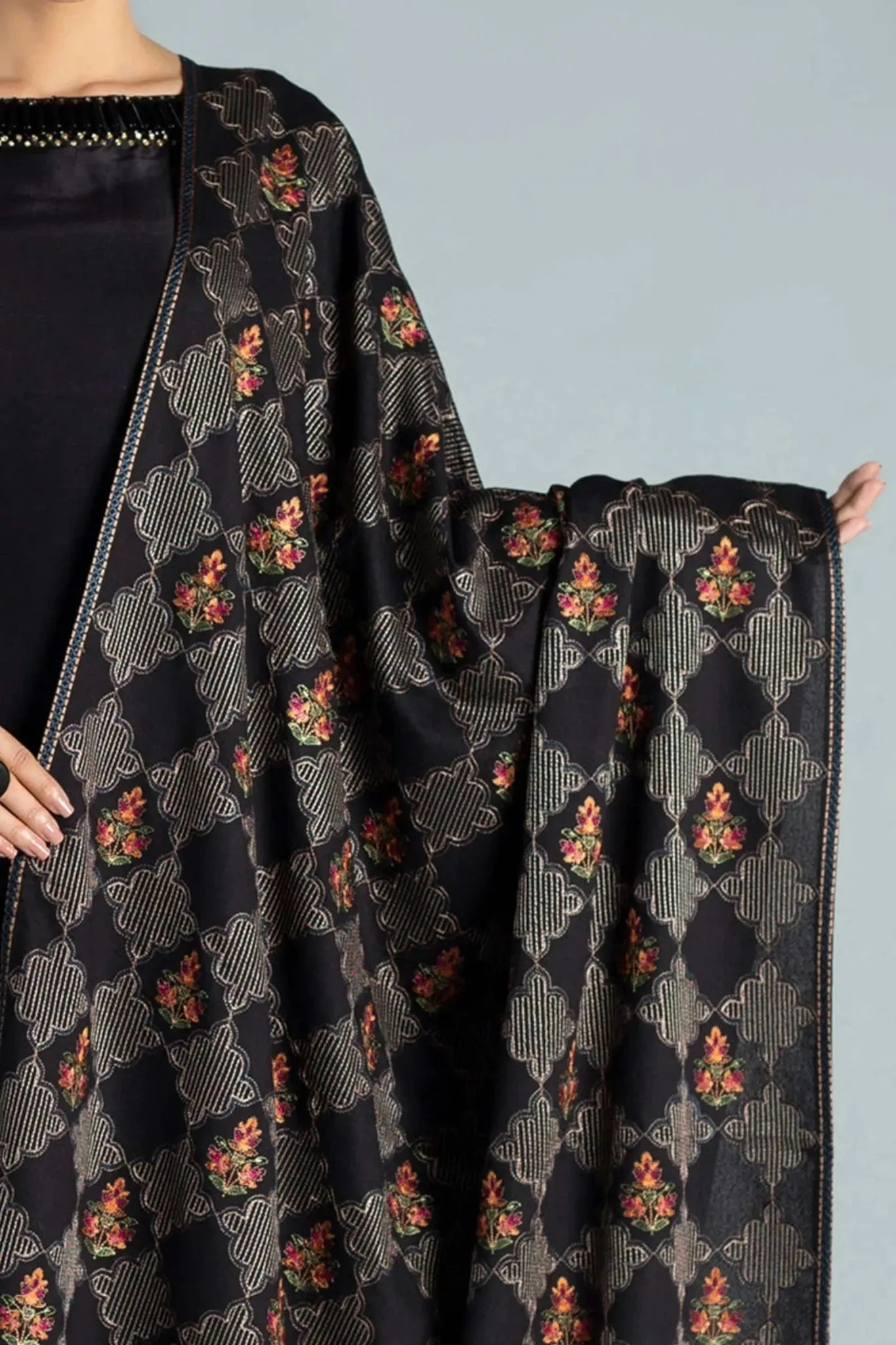 BR-537 Black Dhanak  Embroidered 3pc Wt