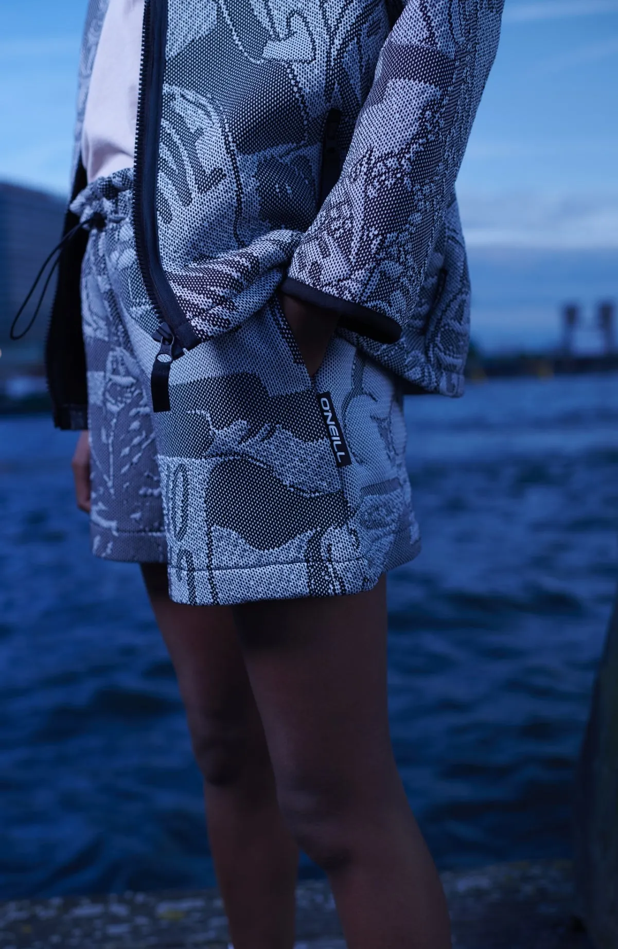 BYBORRE x O’Neill High-Waist Strick-Shorts | Black Oyster
