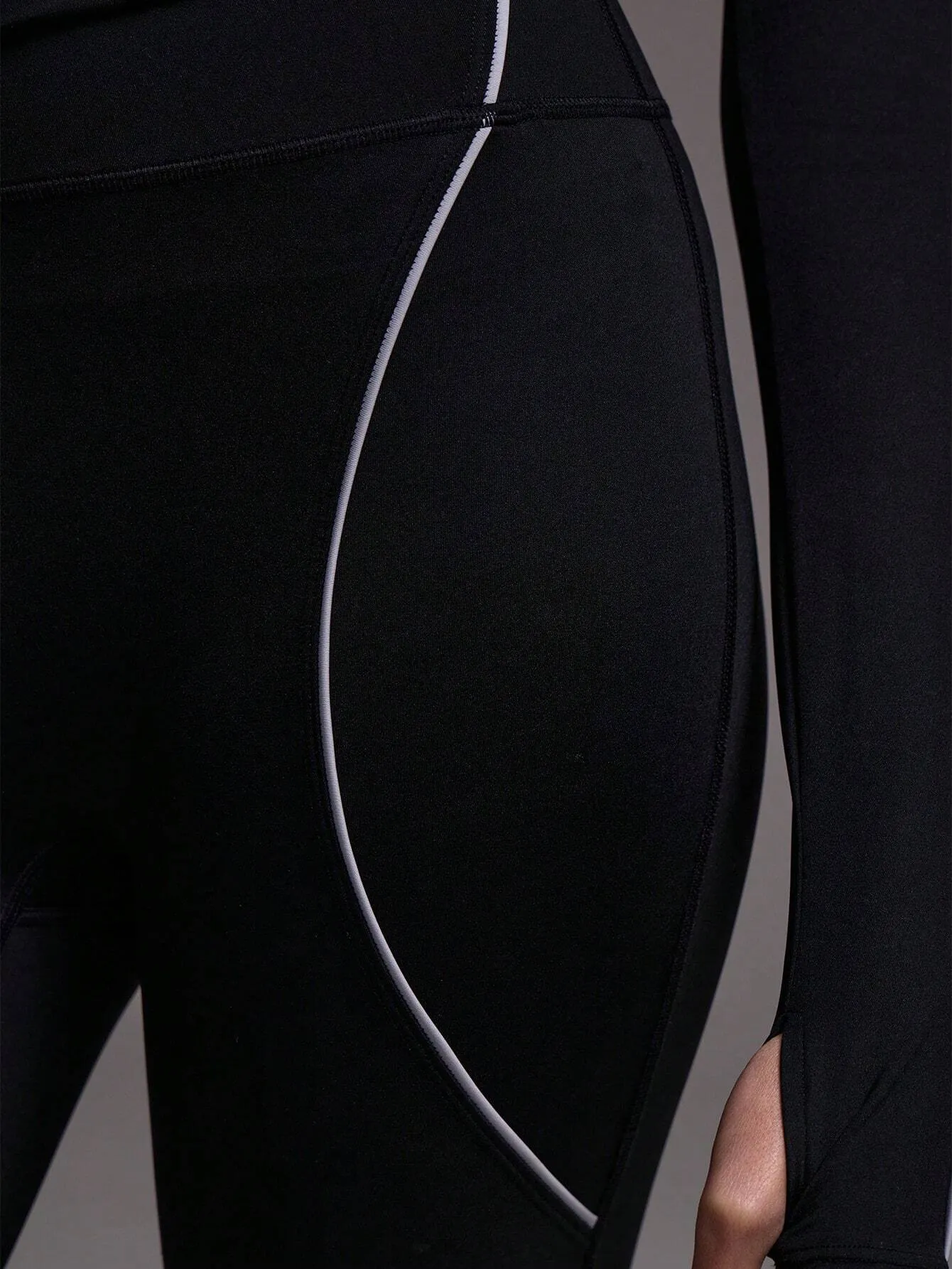Contrast Piping High-Waist Sports Leggings – Stylish & Comfortable