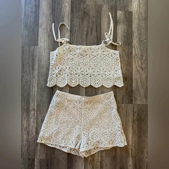 CROCHET-LOOK SHORTS and CROCHET-LOOK TOP
