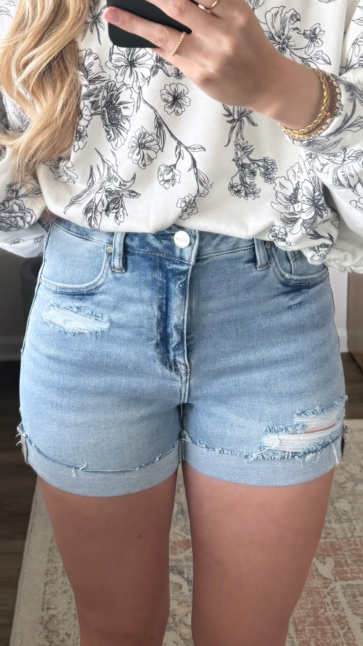 Demi Comfort Shorts / Cuffed