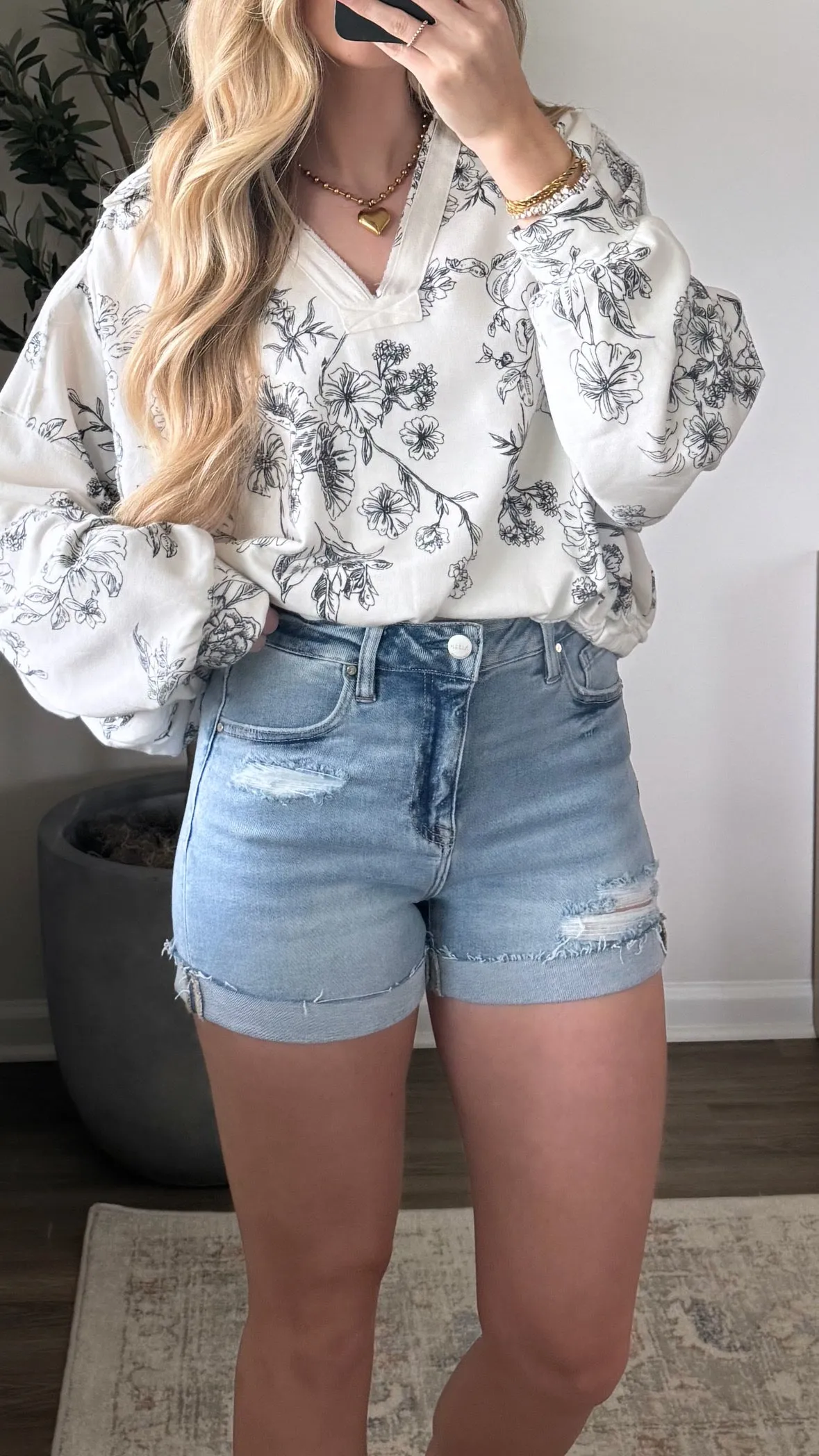 Demi Comfort Shorts / Cuffed