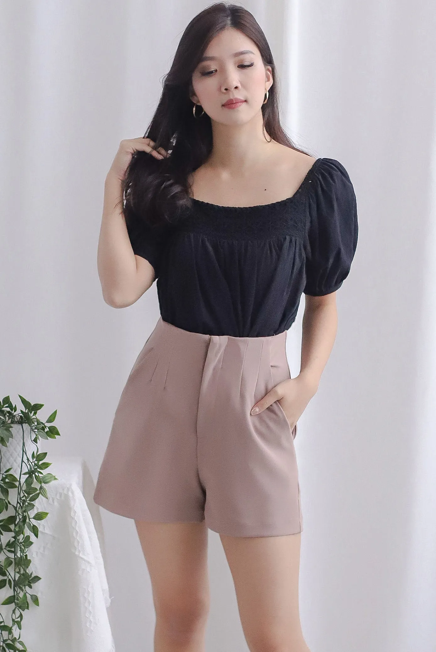 Ladora Crochet Puffy Sleeve Top In Black