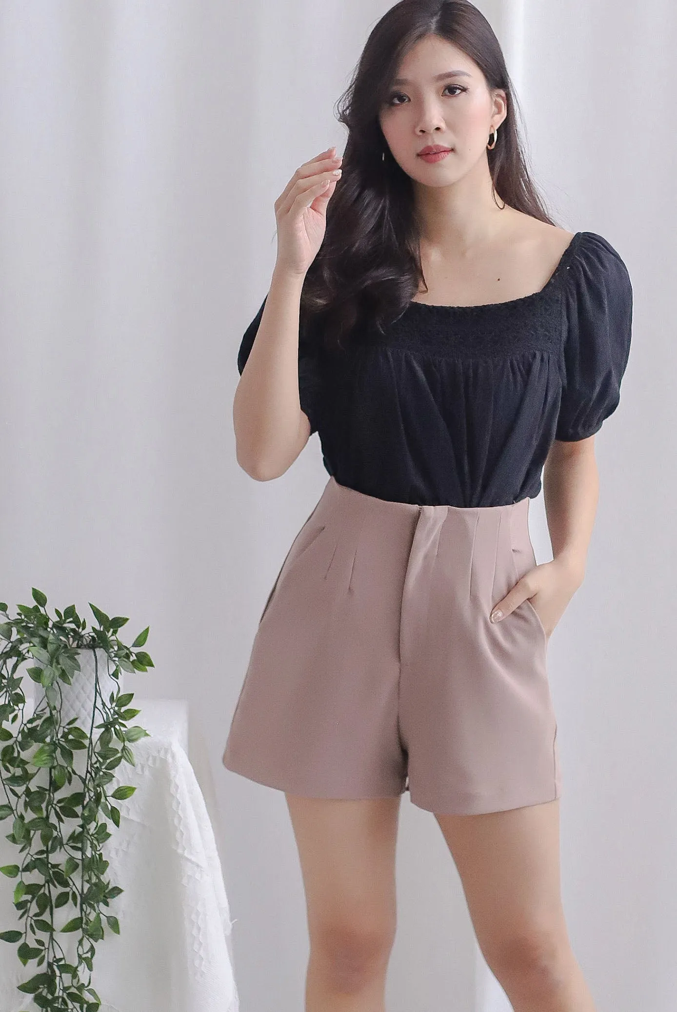 Ladora Crochet Puffy Sleeve Top In Black