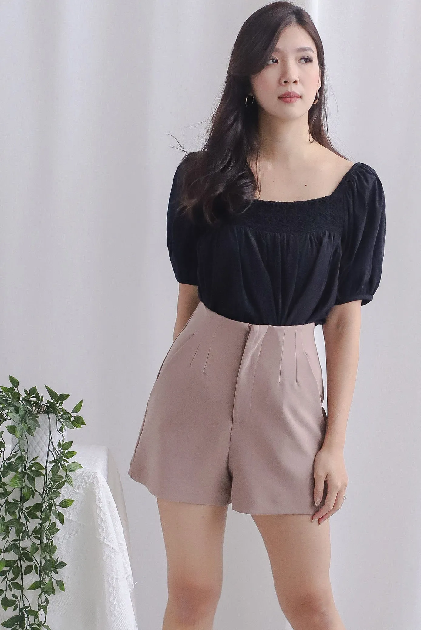 Ladora Crochet Puffy Sleeve Top In Black