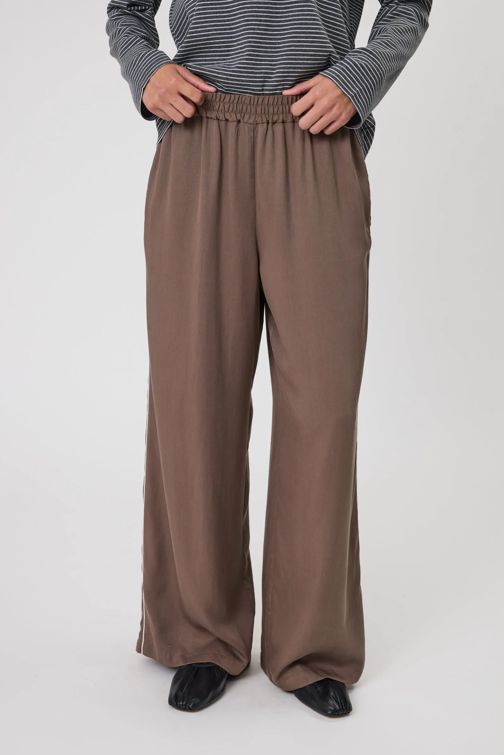 Legion Side Stripe Pant - Mushroom