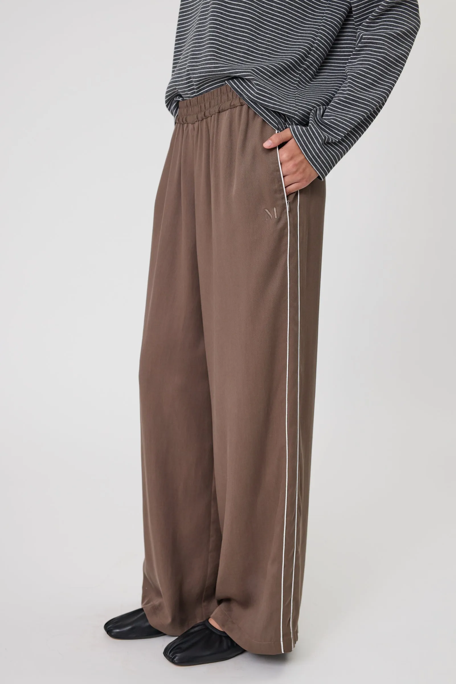 Legion Side Stripe Pant - Mushroom