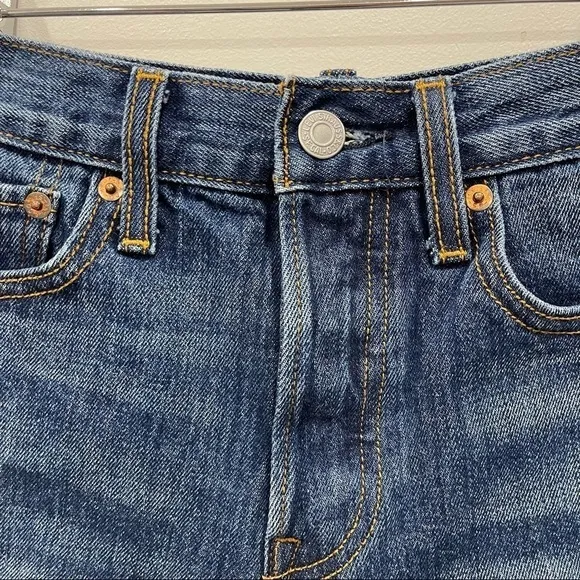 Levi’s Cuffed Denim Cuffed Shorts Medium Wash 27