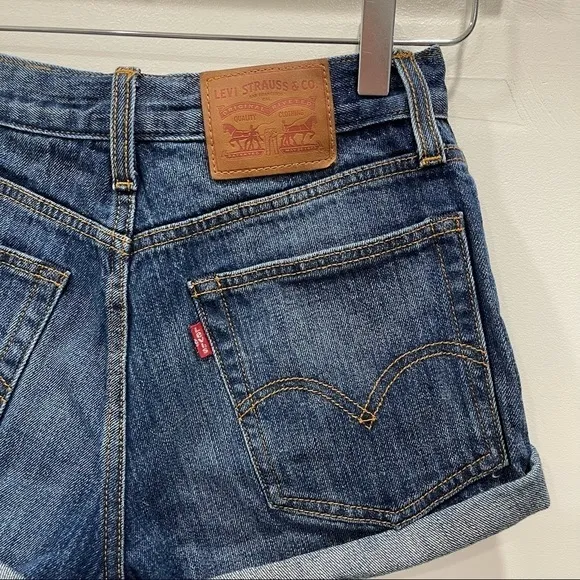 Levi’s Cuffed Denim Cuffed Shorts Medium Wash 27