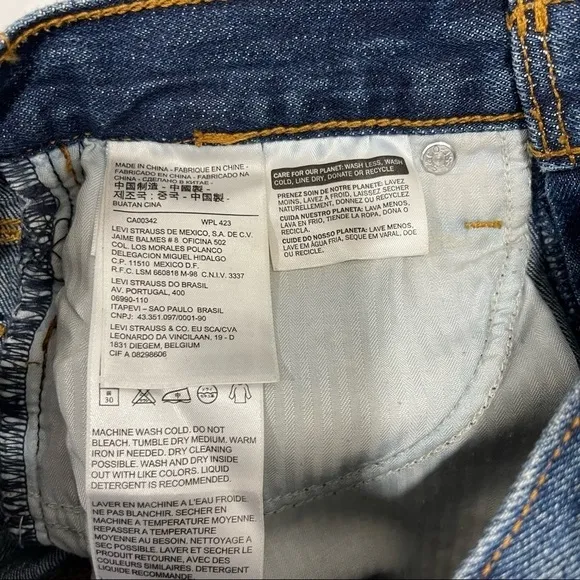 Levi’s Cuffed Denim Cuffed Shorts Medium Wash 27