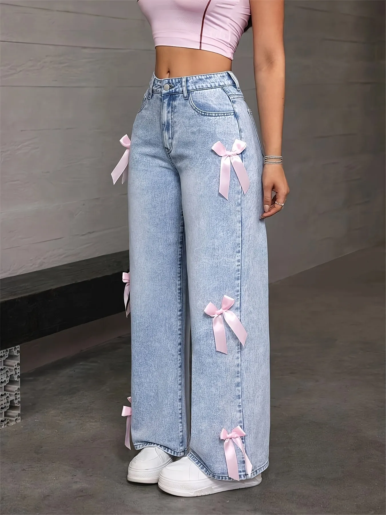 Light Wash Women’s Y2K Street Style Denim Jeans – Loose Straight Leg with Pink Bow Detail