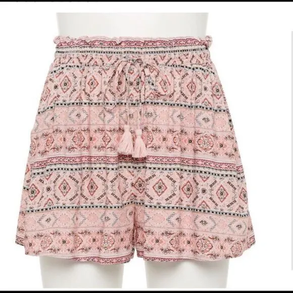 LIVE to be spoiled XL‎ flutter sleeve smocked crop top &amp; tie waist shorts