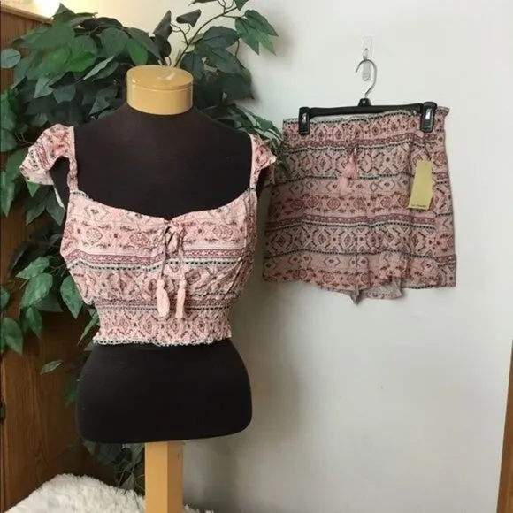 LIVE to be spoiled XL‎ flutter sleeve smocked crop top &amp; tie waist shorts