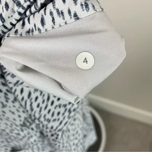Lululemon White Black Spring Breakaway Shorts Dottie Dash 4