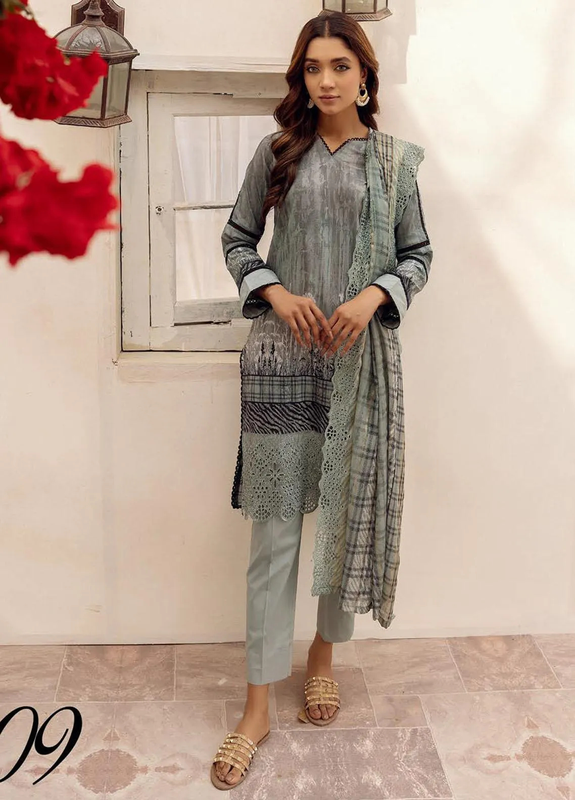 Mahee's by Riaz Arts Embroidered Lawn 3Pcs