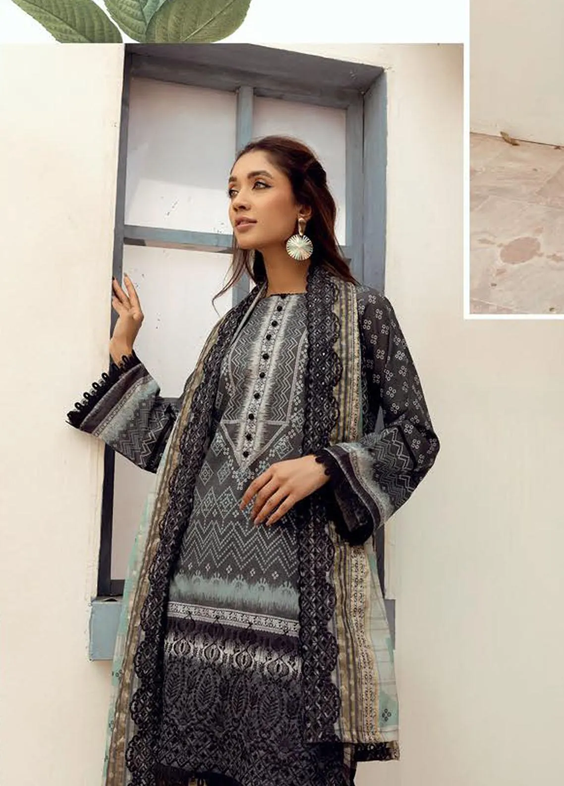 Mahee's by Riaz Arts Embroidered Lawn 3Pcs