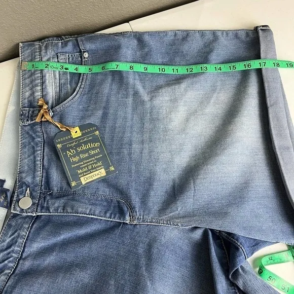 New Democracy Plus Size &quot;Ab&quot;solution Cuffed Shorts size 24W