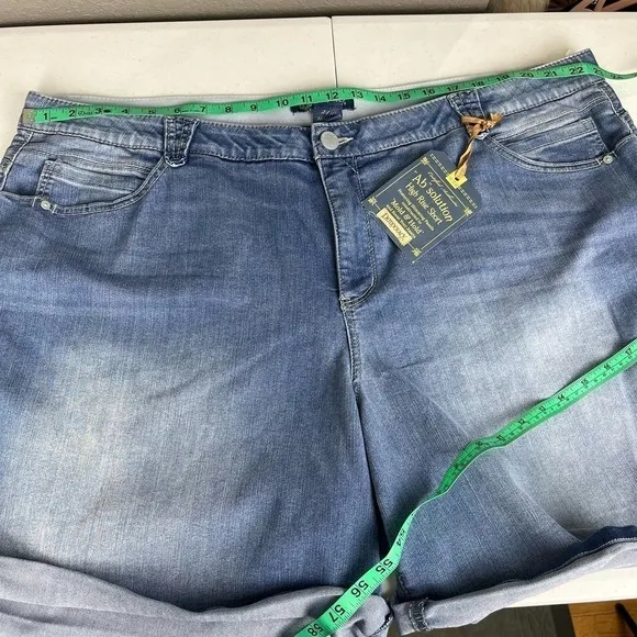 New Democracy Plus Size &quot;Ab&quot;solution Cuffed Shorts size 24W