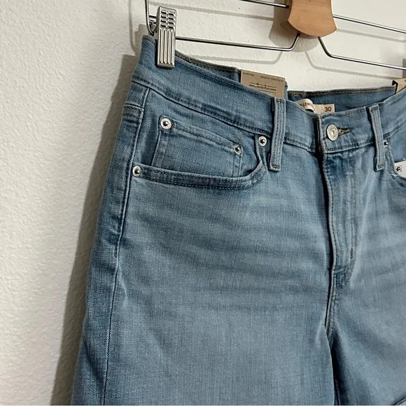 NWT Levi's Blue Denim / Jean Mid-Length Mid Rise Hypersoft Shorts Size 30