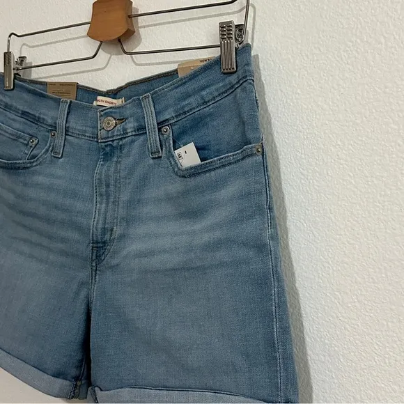 NWT Levi's Blue Denim / Jean Mid-Length Mid Rise Hypersoft Shorts Size 30