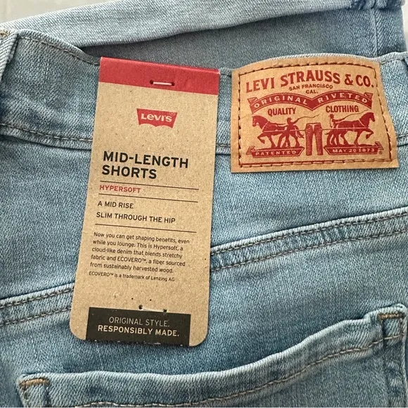 NWT Levi's Blue Denim / Jean Mid-Length Mid Rise Hypersoft Shorts Size 30