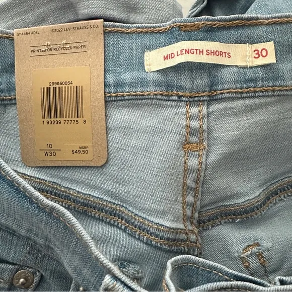 NWT Levi's Blue Denim / Jean Mid-Length Mid Rise Hypersoft Shorts Size 30