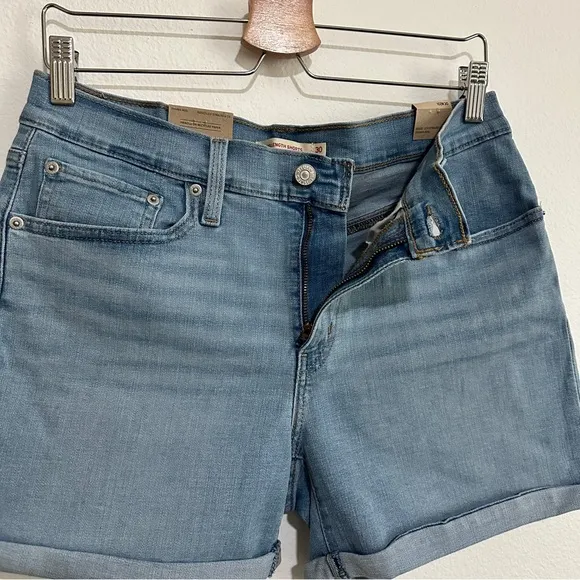 NWT Levi's Blue Denim / Jean Mid-Length Mid Rise Hypersoft Shorts Size 30