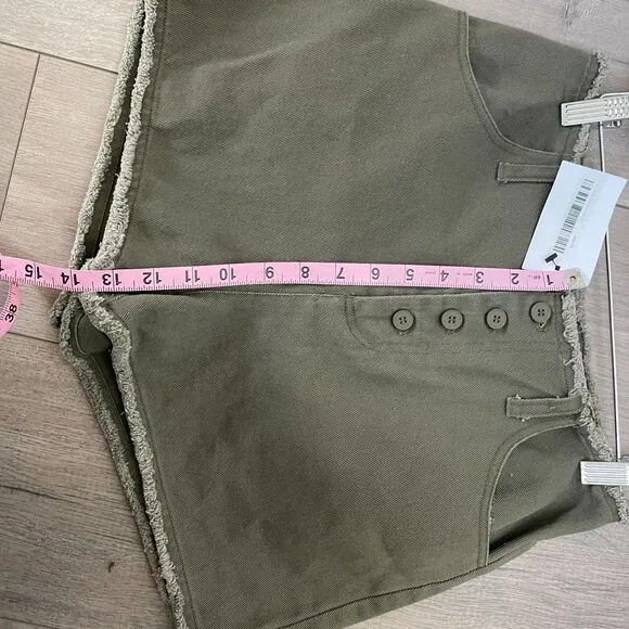 NWT Oak   Fort khaki green high waist button front shorts size 26