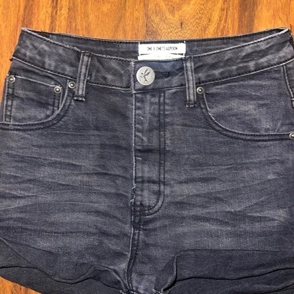 𝅺one TEASPOON Harlets High Waisted Short Size 26 Short Shorts Cuffed Black Wash