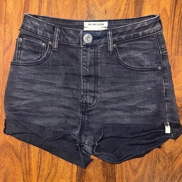 𝅺one TEASPOON Harlets High Waisted Short Size 26 Short Shorts Cuffed Black Wash