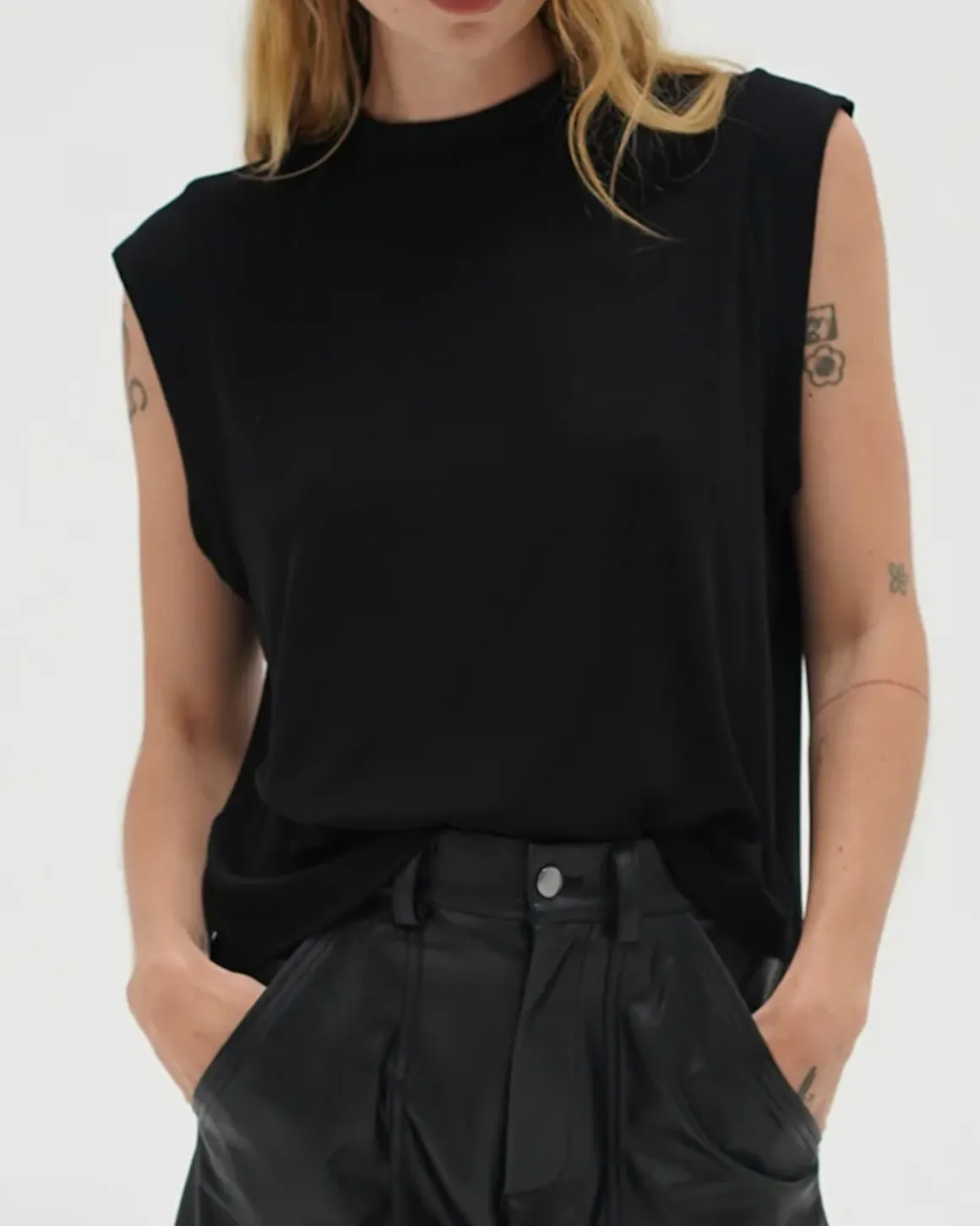 Oren Ribbed Top in Black