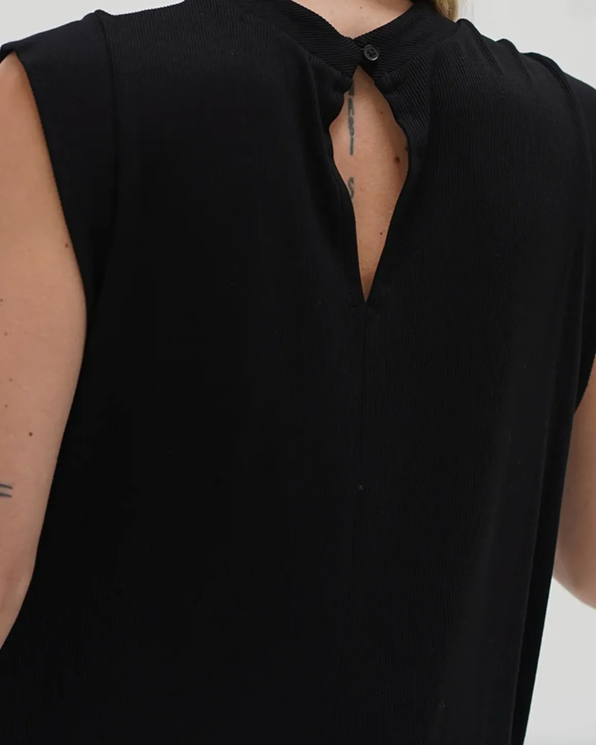 Oren Ribbed Top in Black