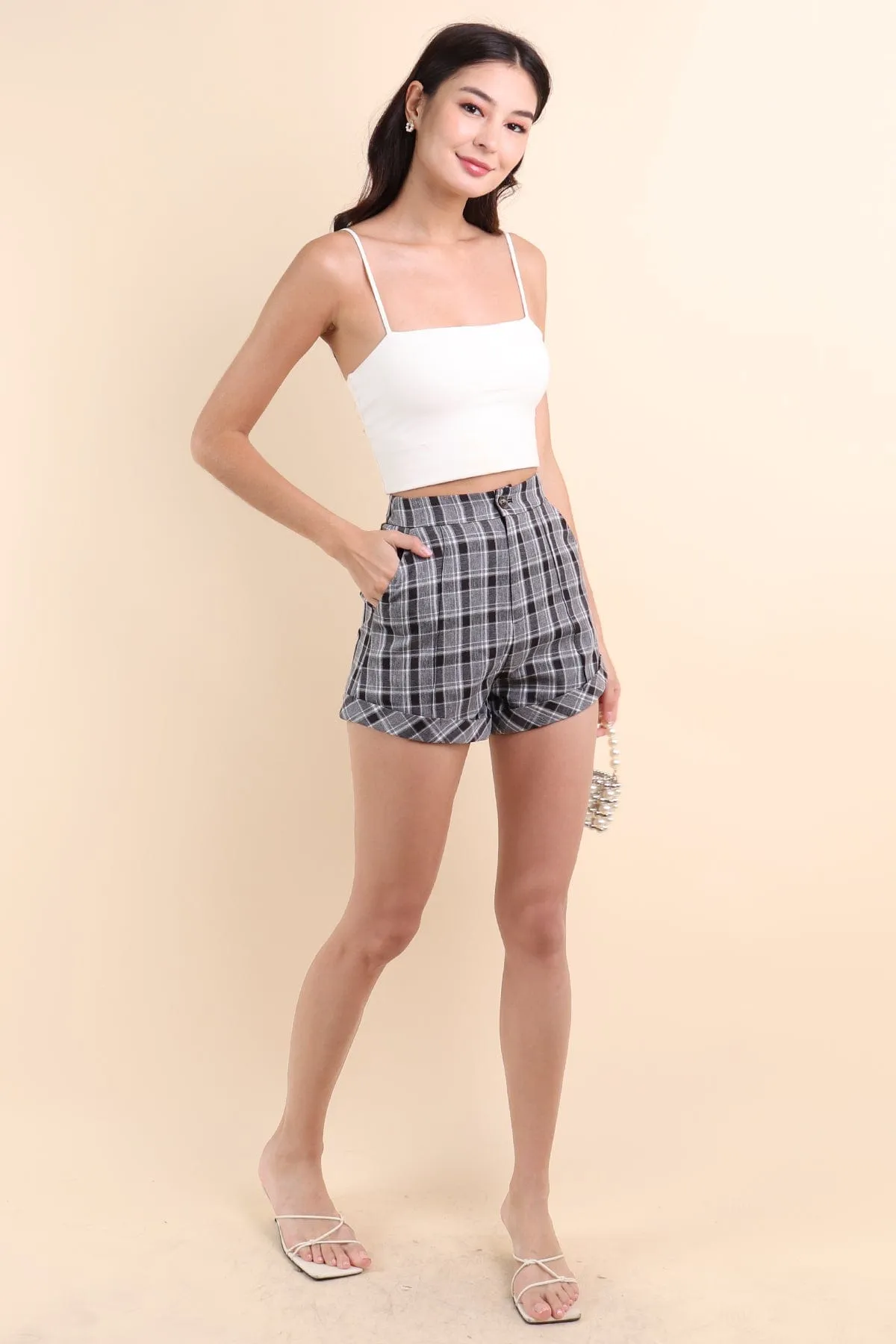 PALMER CHECKS CUFFED SHORTS IN BLACK