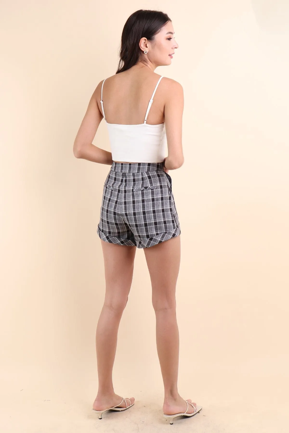 PALMER CHECKS CUFFED SHORTS IN BLACK