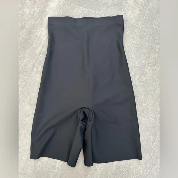 Skims NEW Body high waist shaper shorts