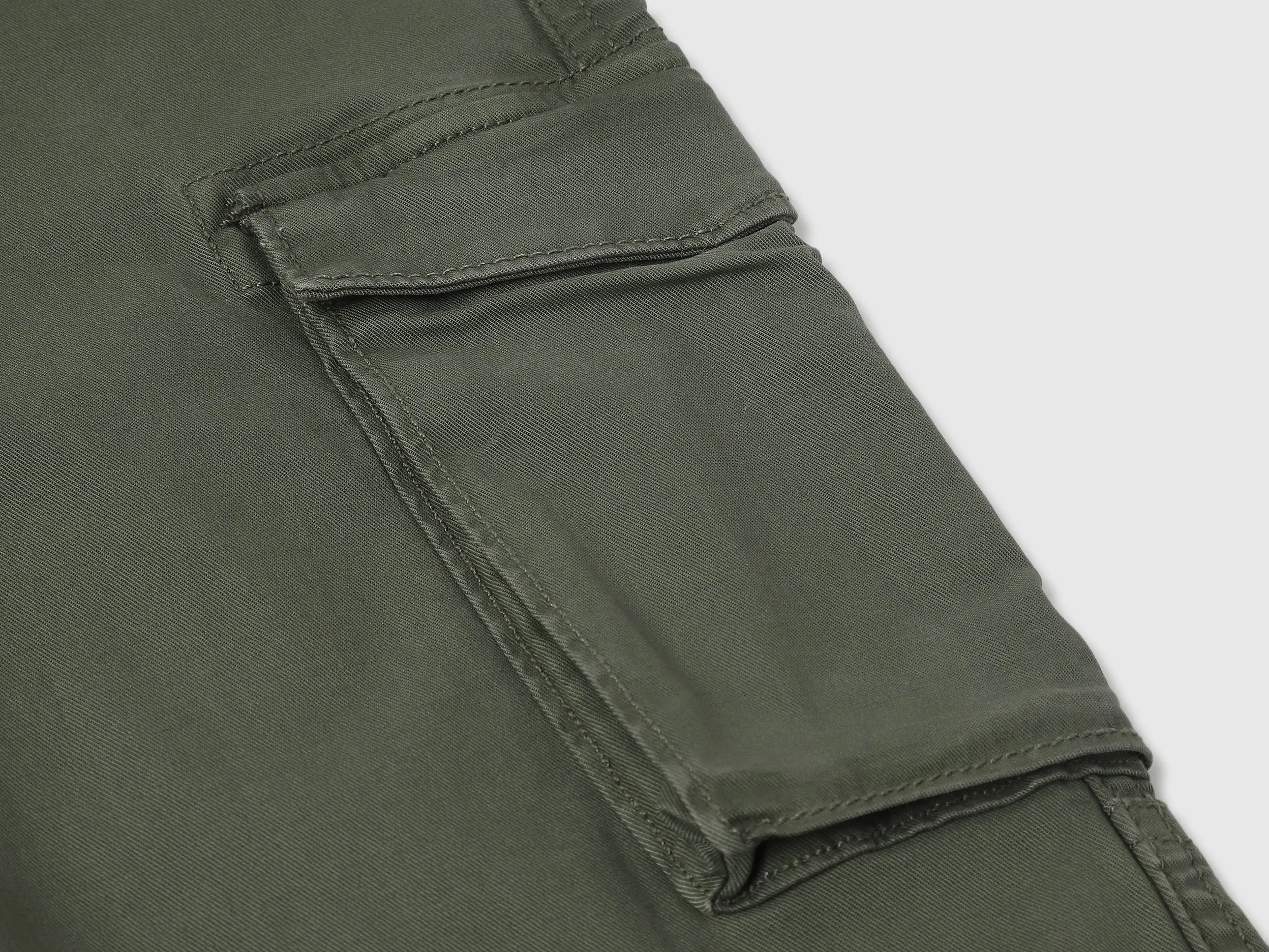 Solid Regular Fit Cargo Pants