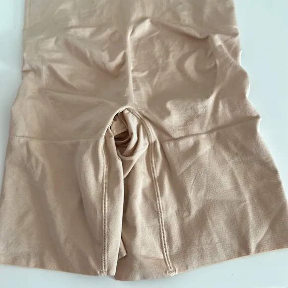 SPANX OnCore High Waist Mid-Thigh Shorts