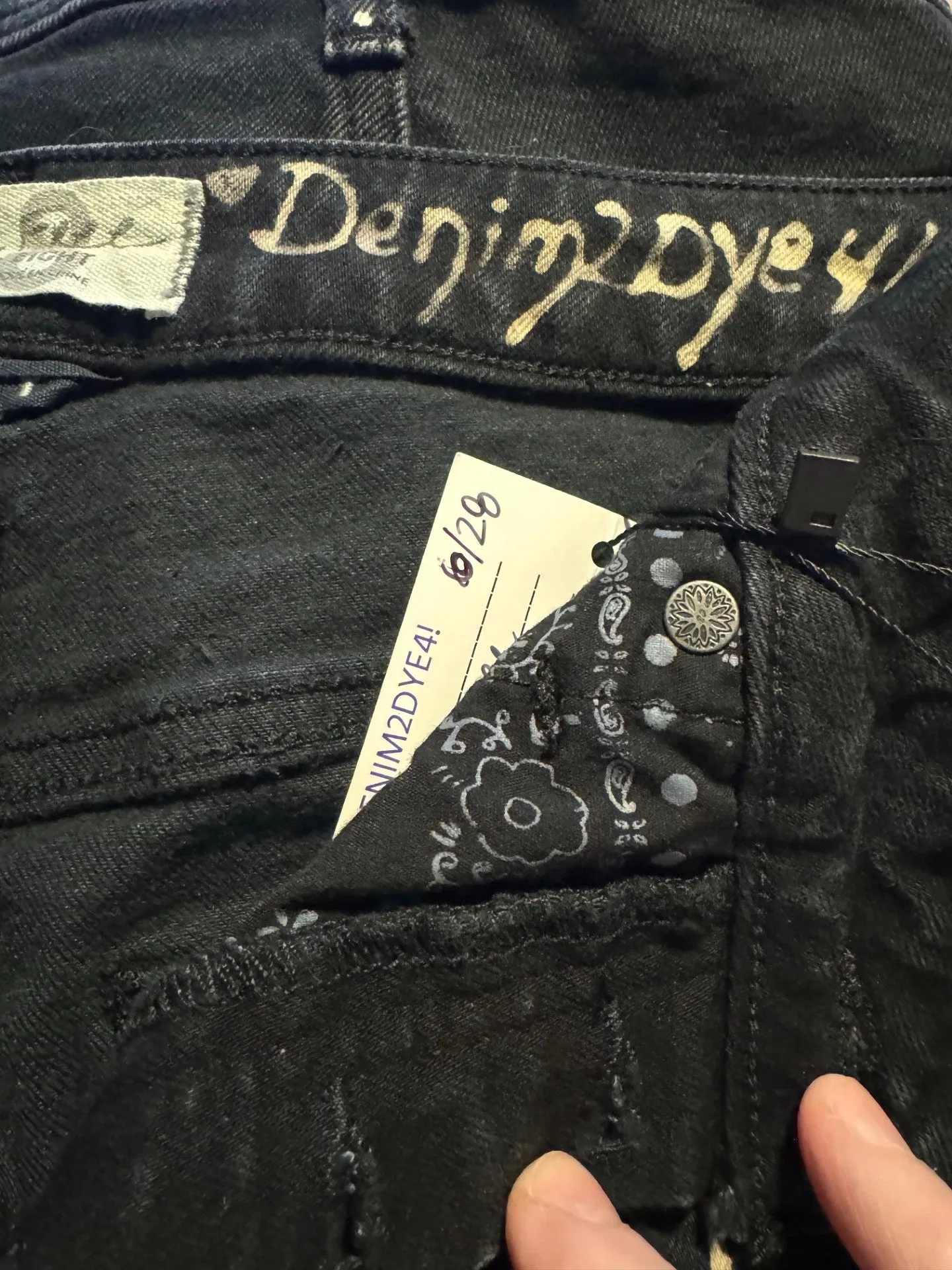Spider Hand Bleached Shorts -  WE THE FREE High Rise Raw Hem 5-Button Front 6/28