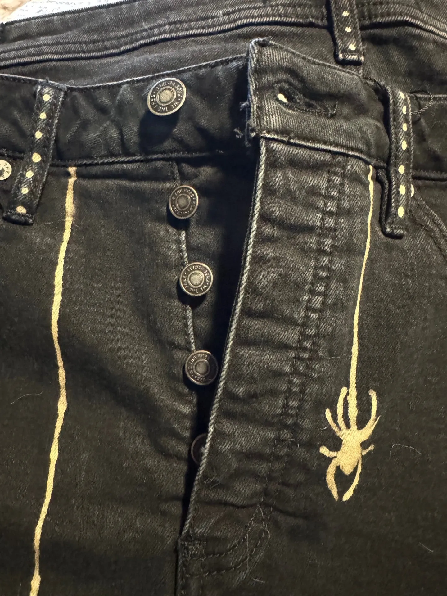 Spider Hand Bleached Shorts -  WE THE FREE High Rise Raw Hem 5-Button Front 6/28