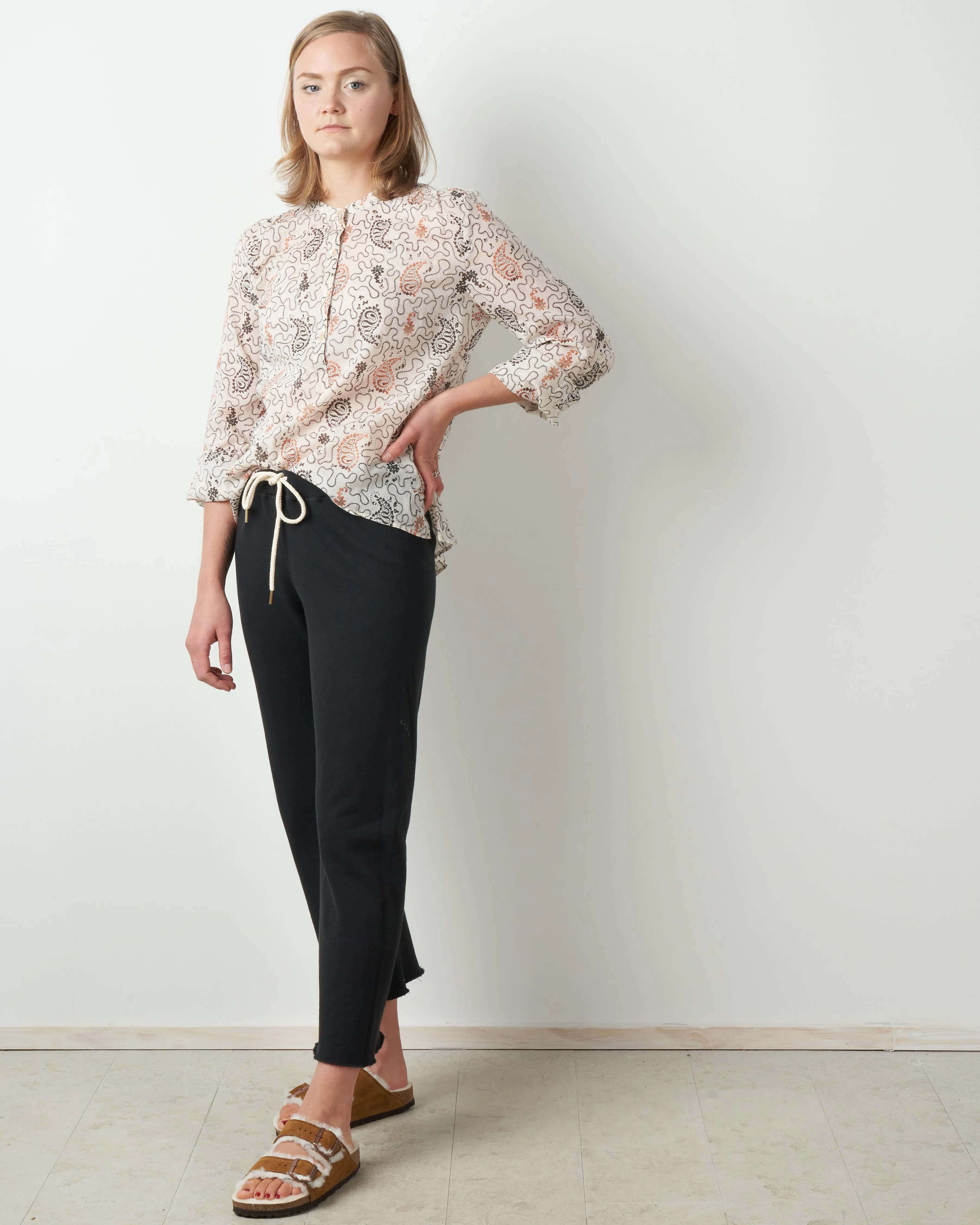 the wide leg cropped sweatpant - almost black