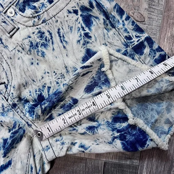 True Religion NWT Womens Mid Cutoff Denim Jean Shorts Size 28 Tie Dye Acid Wash