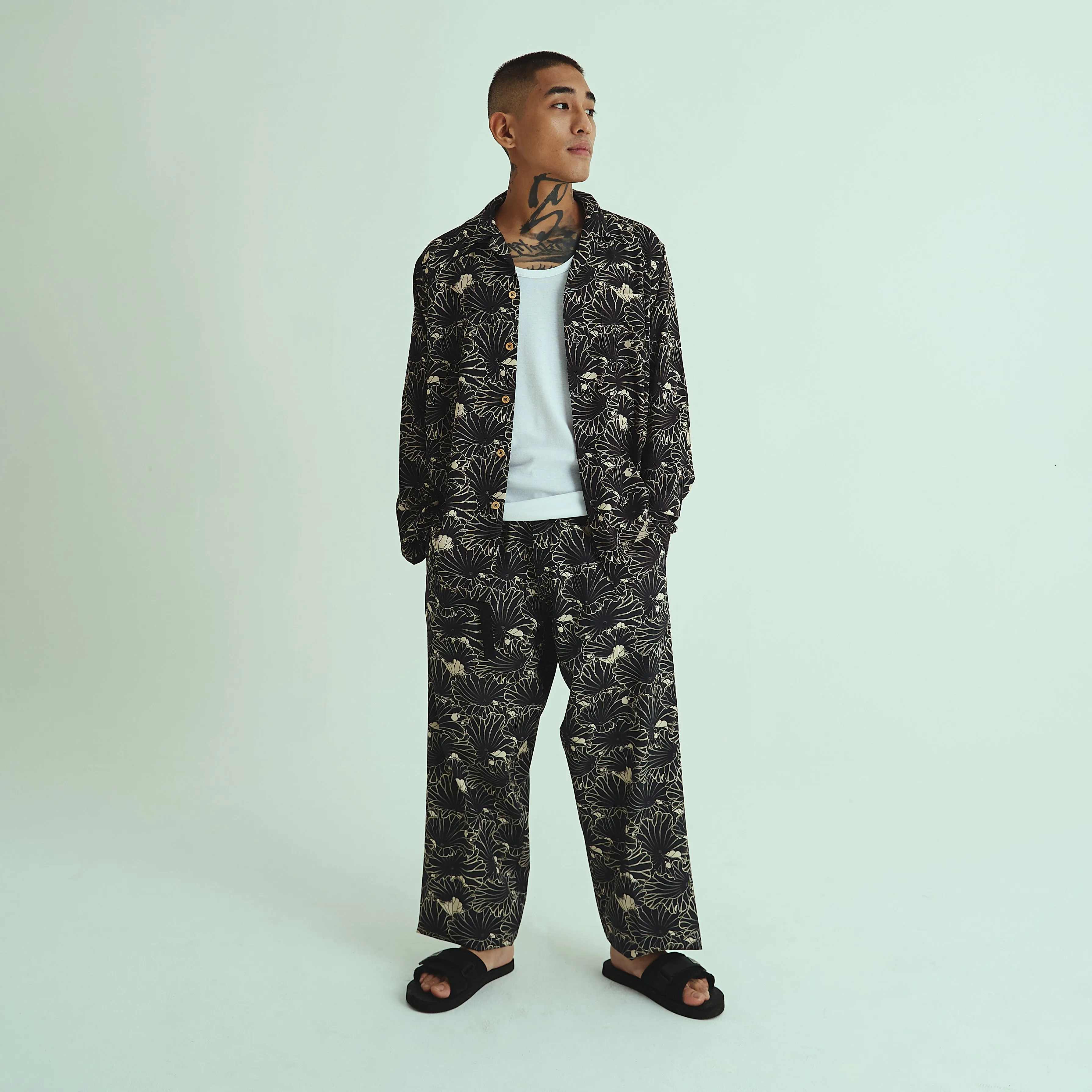 [UNISEX] GAKKIN X LOCO MOSQUITO JAPANESE LOTUS BELTED TROUSERS