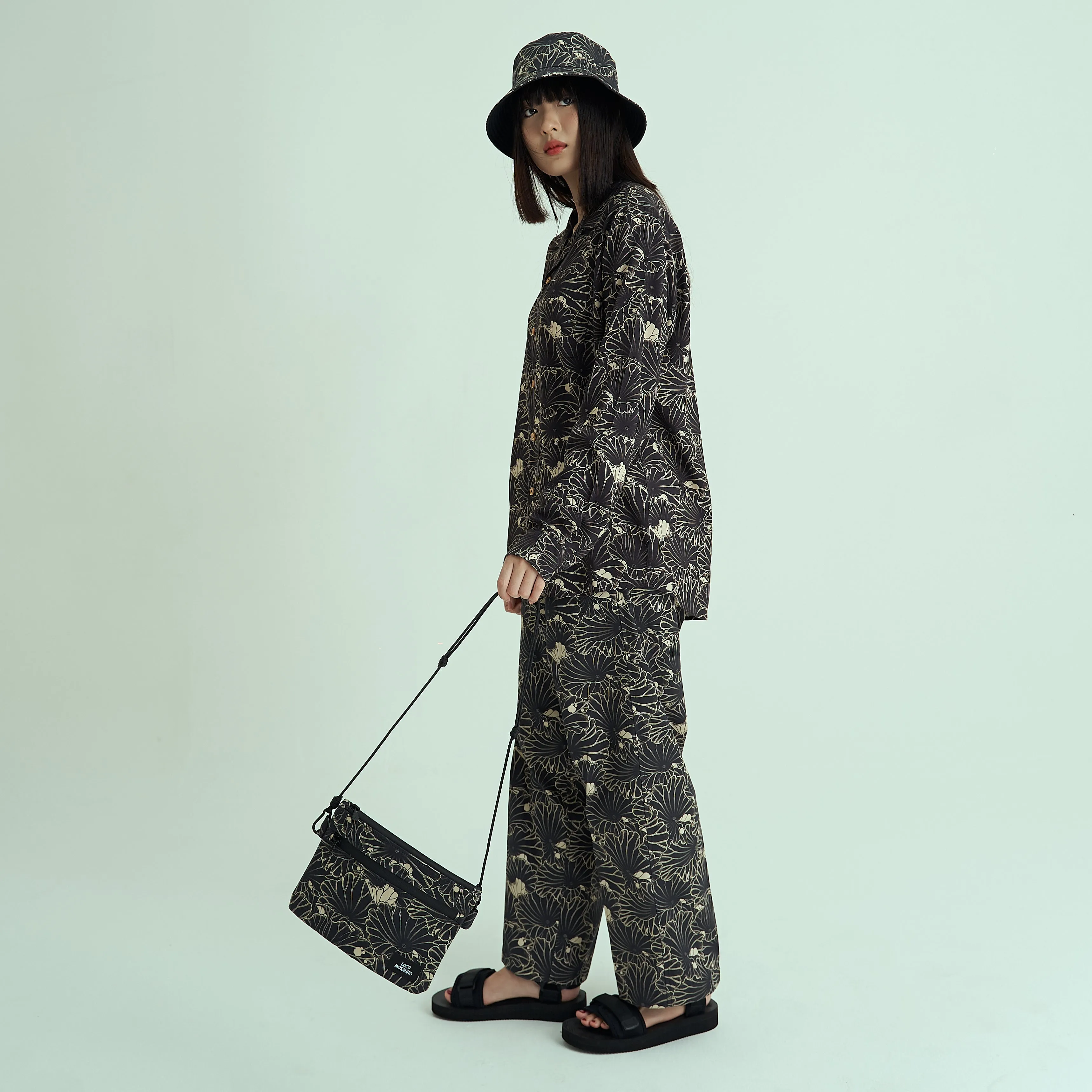 [UNISEX] GAKKIN X LOCO MOSQUITO JAPANESE LOTUS BELTED TROUSERS