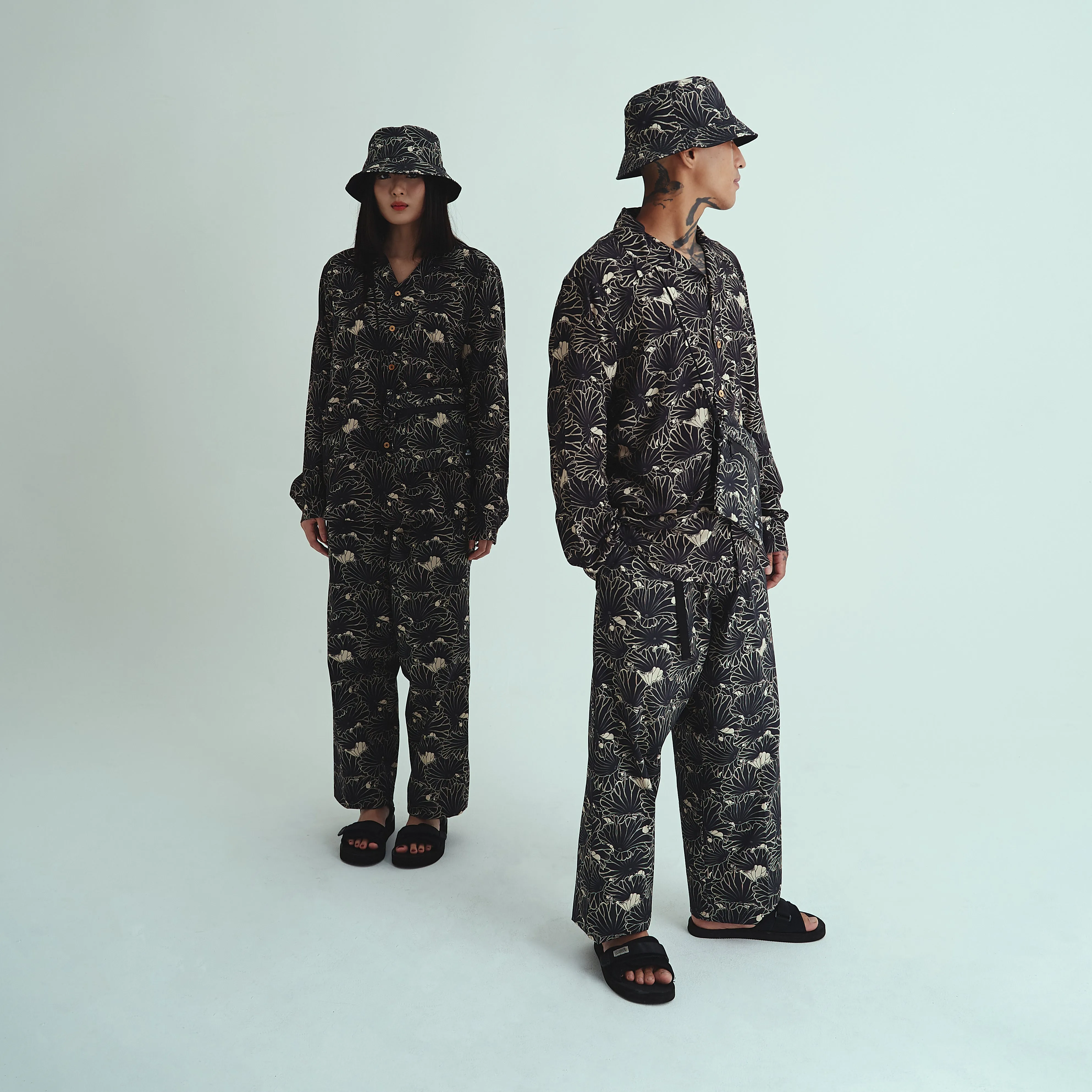 [UNISEX] GAKKIN X LOCO MOSQUITO JAPANESE LOTUS BELTED TROUSERS