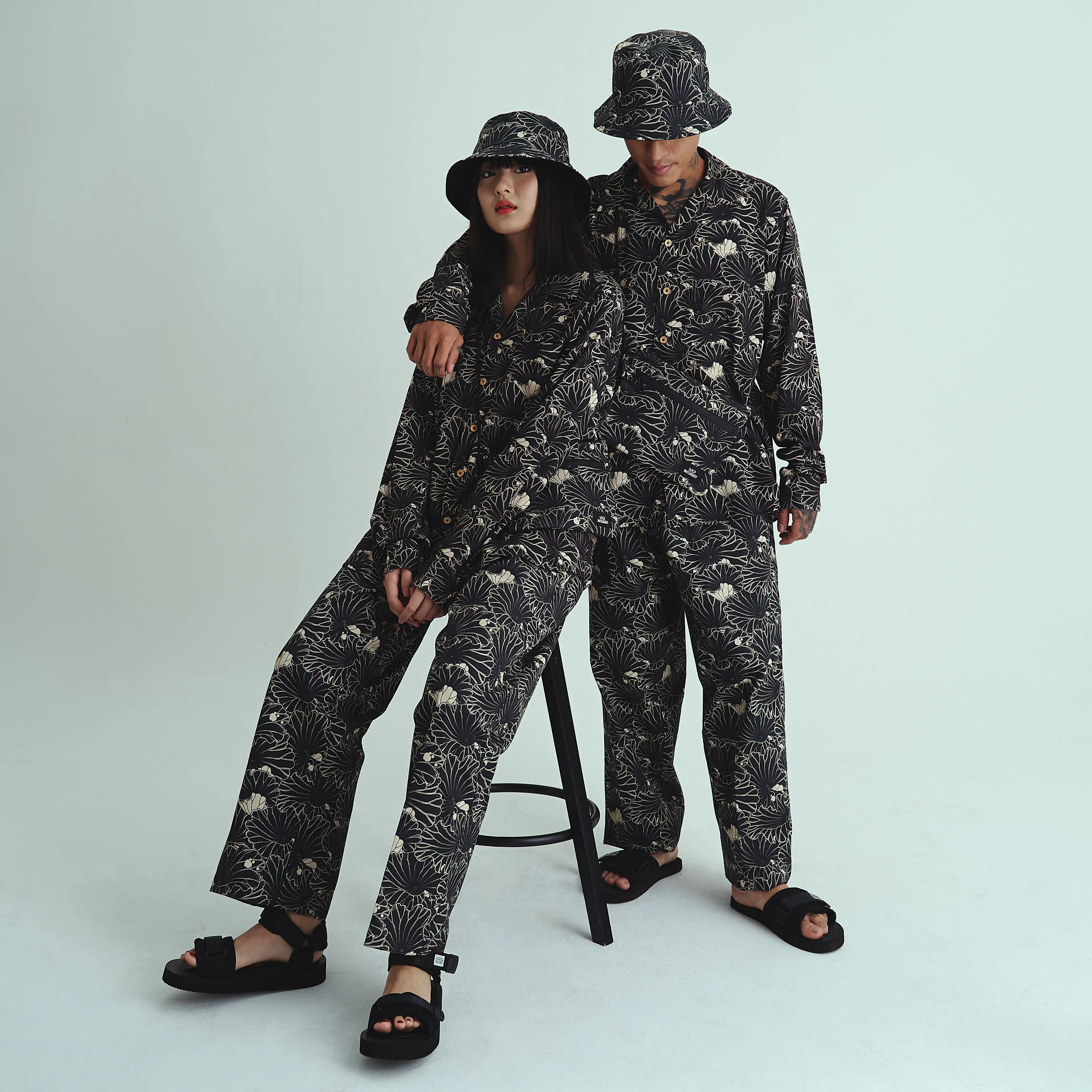 [UNISEX] GAKKIN X LOCO MOSQUITO JAPANESE LOTUS BELTED TROUSERS